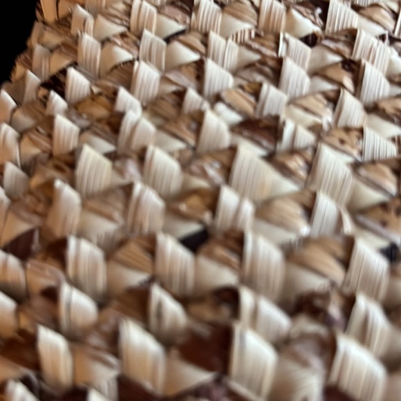 Small straw lined purse. - Picture 12 of 12